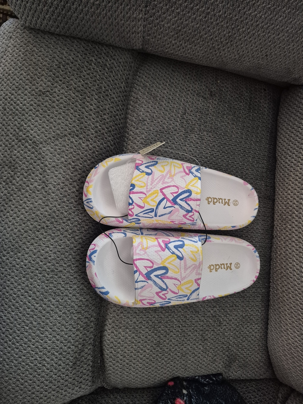 Mudd Men's Heart Pattern Slip-On Slide Sandals White Pink Yellow Blue